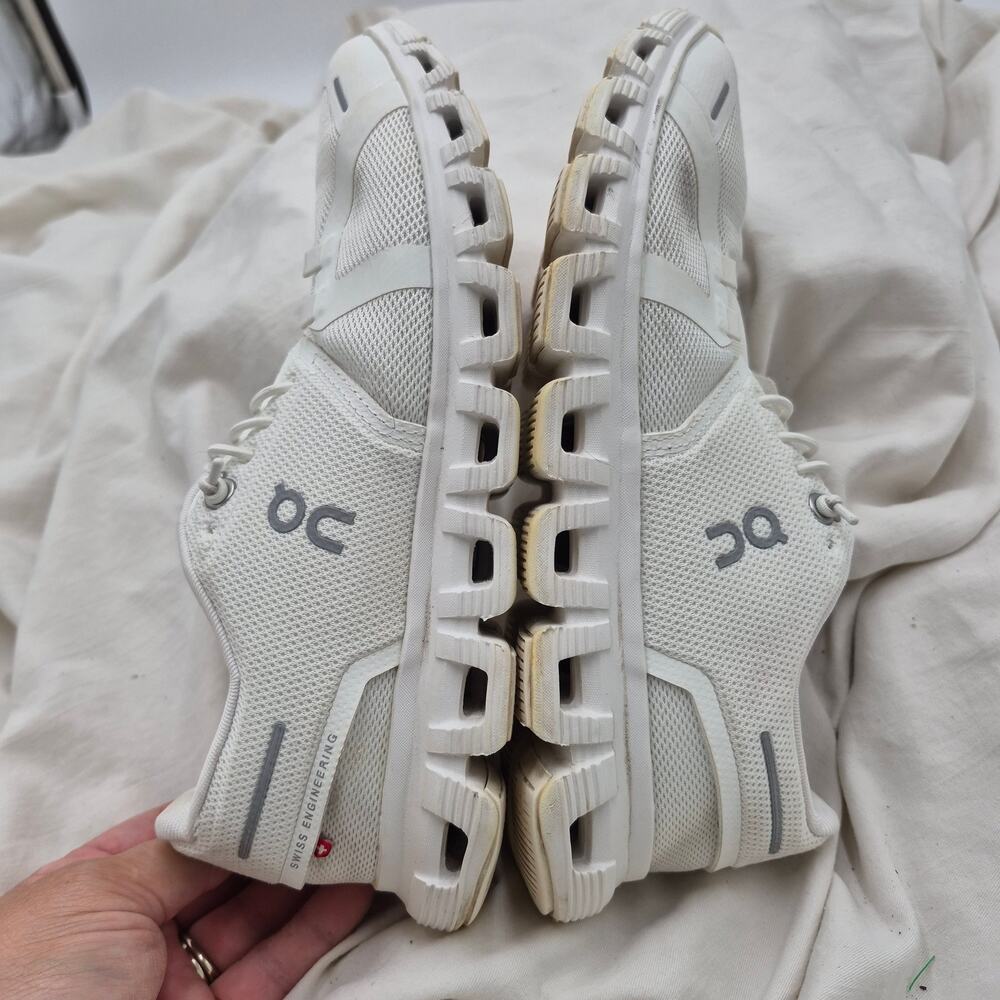 On Cloud 6 sneakers pearl white women's size 7